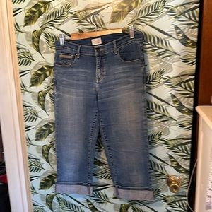 - CC2 blue jean capri Levi’s 6